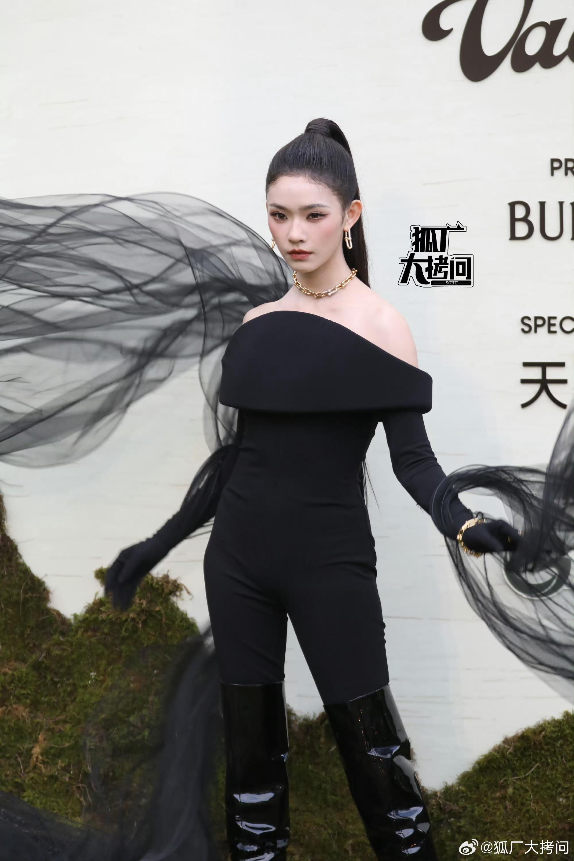 今日VOGUE风毯同媒体生图🈶刘诗诗、赵露思、赵今麦、李兰迪欧阳娜娜、林允、孔