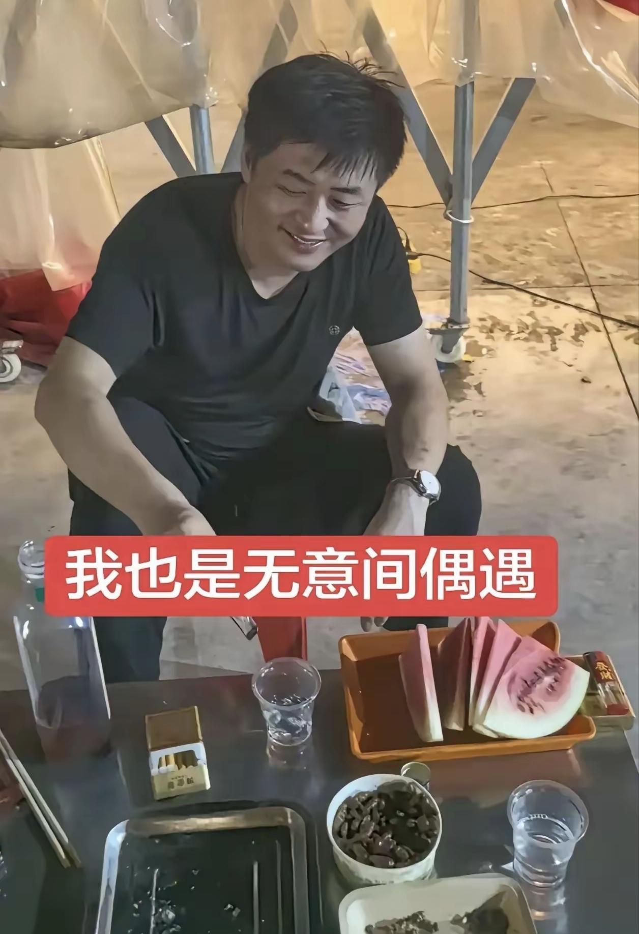 为什么大家不反感烧烤摊主陈杰？真相就三条，全是硬核事实。第一，没有专业团队，爆