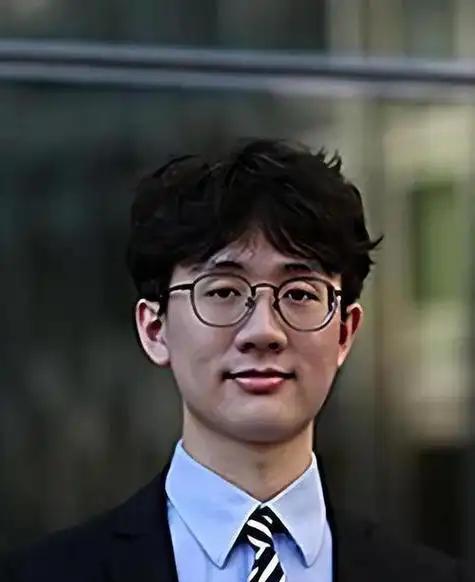 这位人物，就是曹原，还不到三十岁的他，已经被称为全球物理学界的新星。曹原的价值