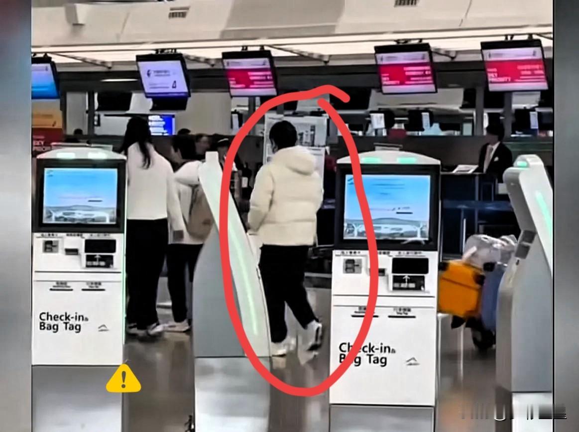 终于等到莎莎回京的消息了。脚踝受伤最少都要治疗小1,2个月才能痊愈，毕竟是急性