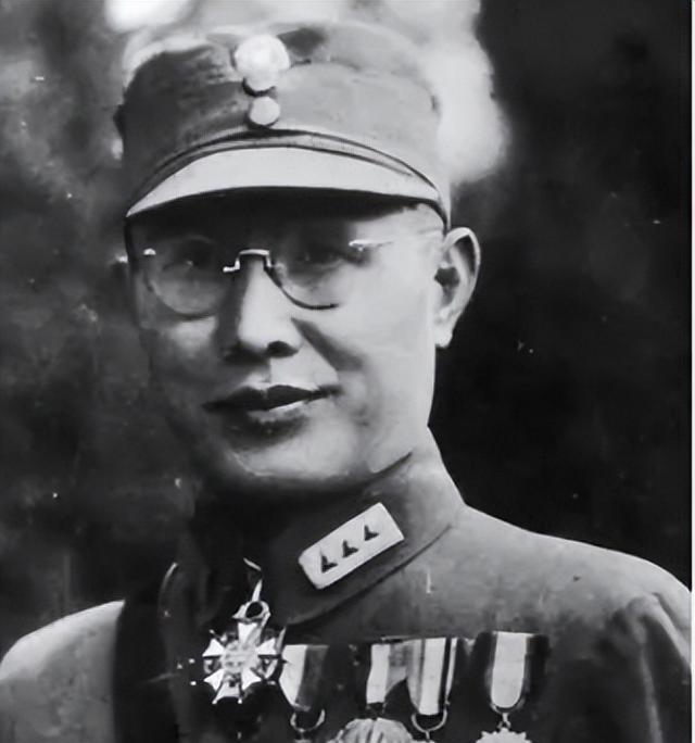 何应钦曾是蒋介石最得力的左膀右臂，官至国军总司令，但是他的野心太大，蒋介石都开始