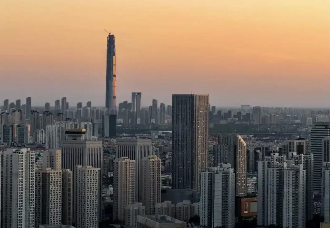 天津117大厦钻石顶首吊成功北方第一高楼建设迈入新阶段2026年3月28