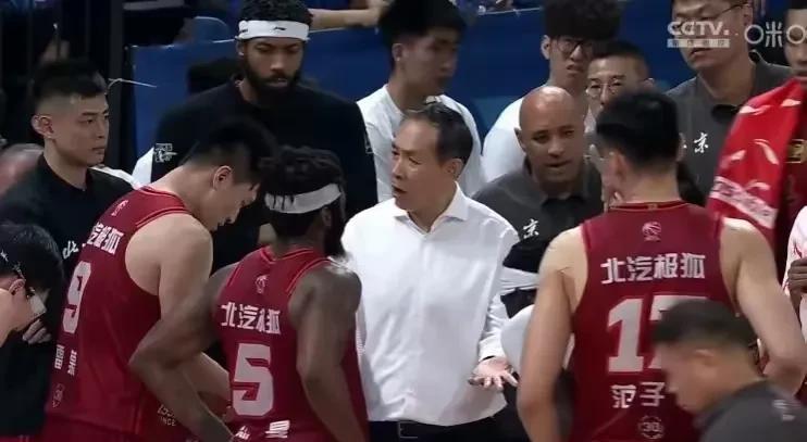 北京管理层“努掀桌子”！不仅仅是因为北京118：125广厦，无缘总冠军，还因为