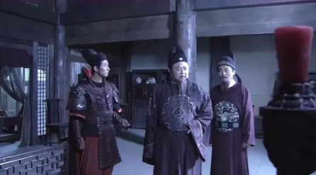 2001年，张文玲找钱雁秋拍《神探狄仁杰》，想找个年轻帅哥来演狄仁杰。钱雁秋却眼