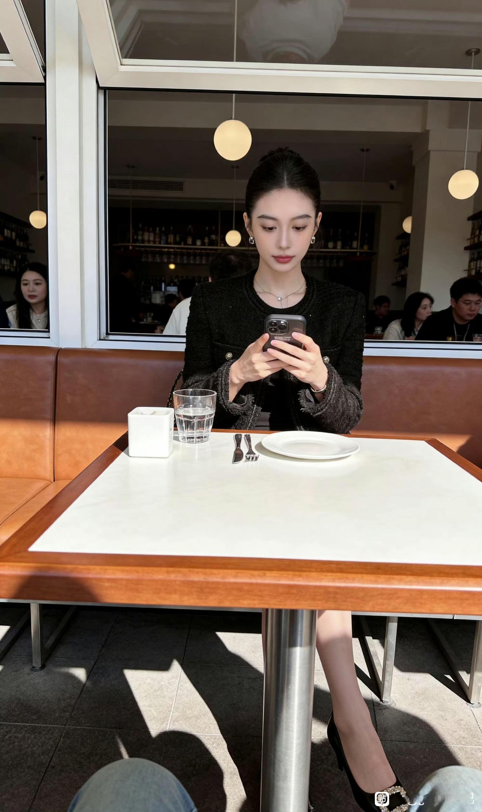 网友问：朋友们，相亲到这种高冷的怎么追？