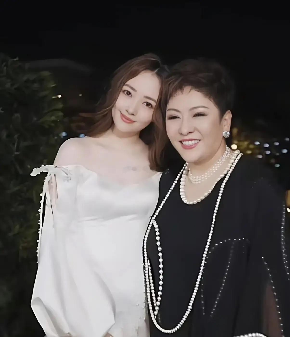 郭碧婷是不会离婚的，不是因为她有多爱向佐，也不是因为向家有多少钱，而是因为 向太