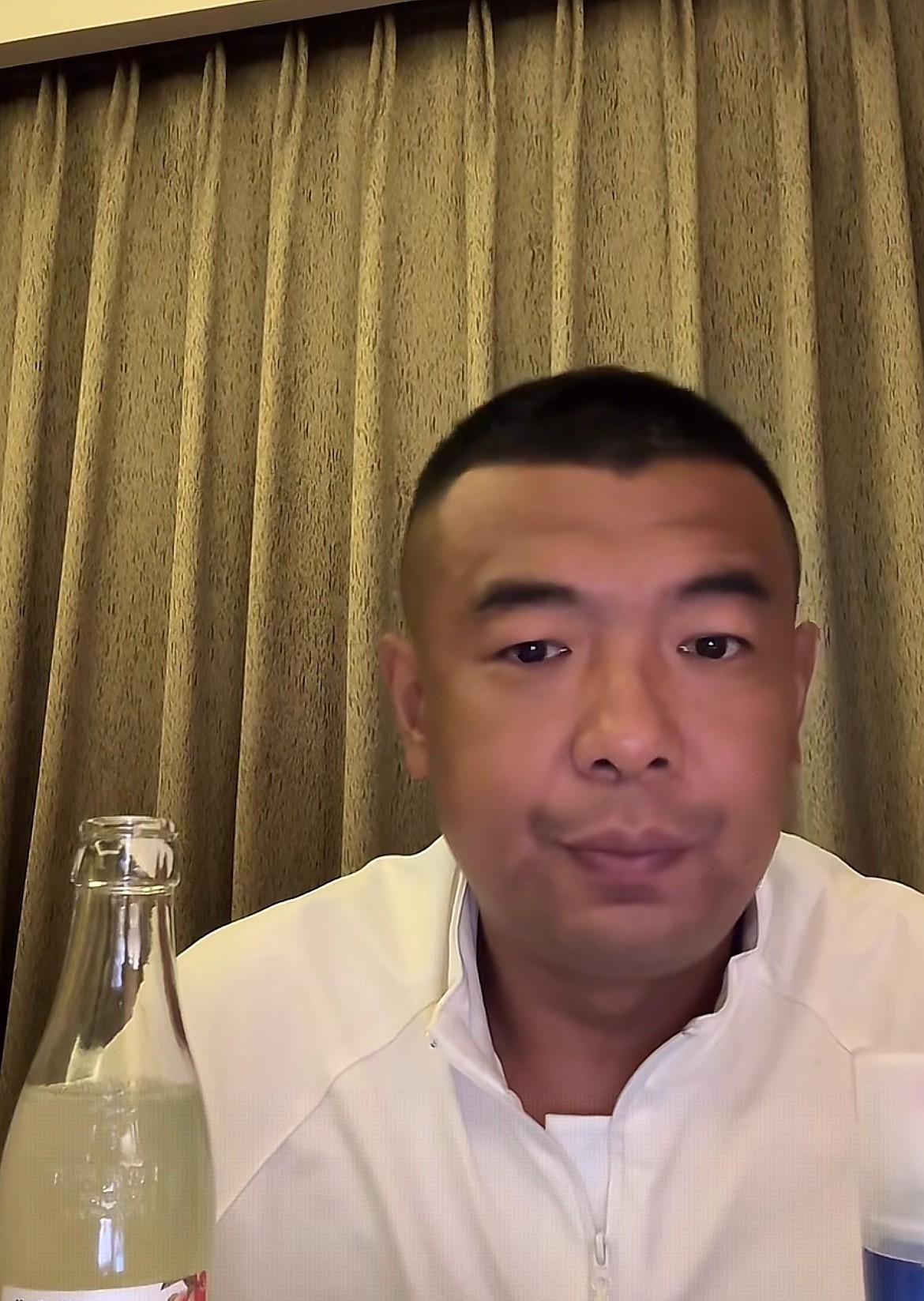 前国脚徐亮在直播中透露，老甲A今天下午4点（12月8号）揭幕战，他将代表辽宁队出