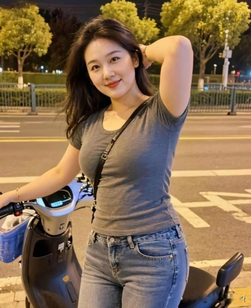 清平乐·夜归街灯初上，晚风掀衣浪。电骑轻驰尘影晃，笑靥比星明亮。一身烟