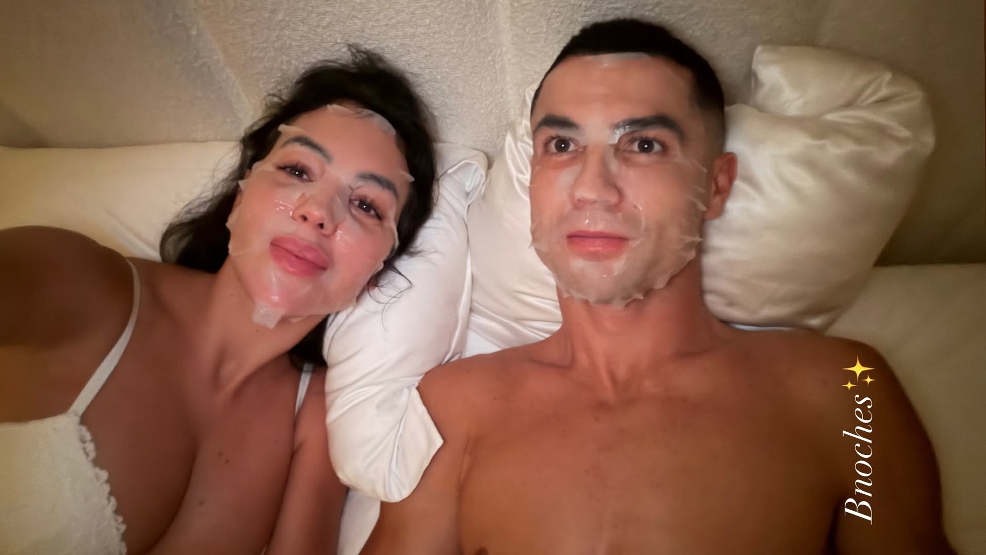 Wow~~C罗和未婚妻乔治娜做面膜新自拍~~[爱心]🤩🤩😘