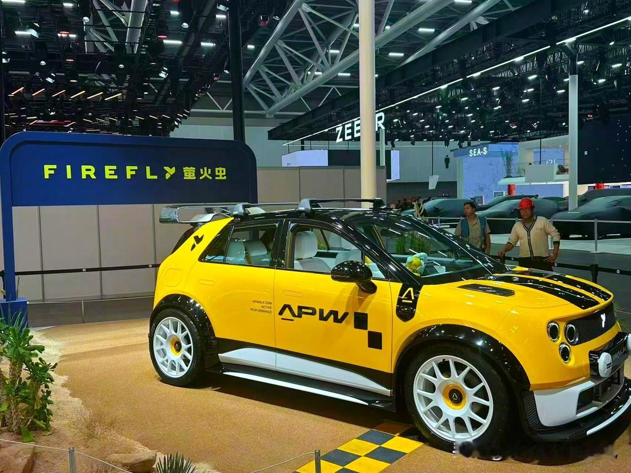 如果说，蔚来的萤火虫是这个级别精致感做得最好的车，应该没人反对吧！在原创设计的