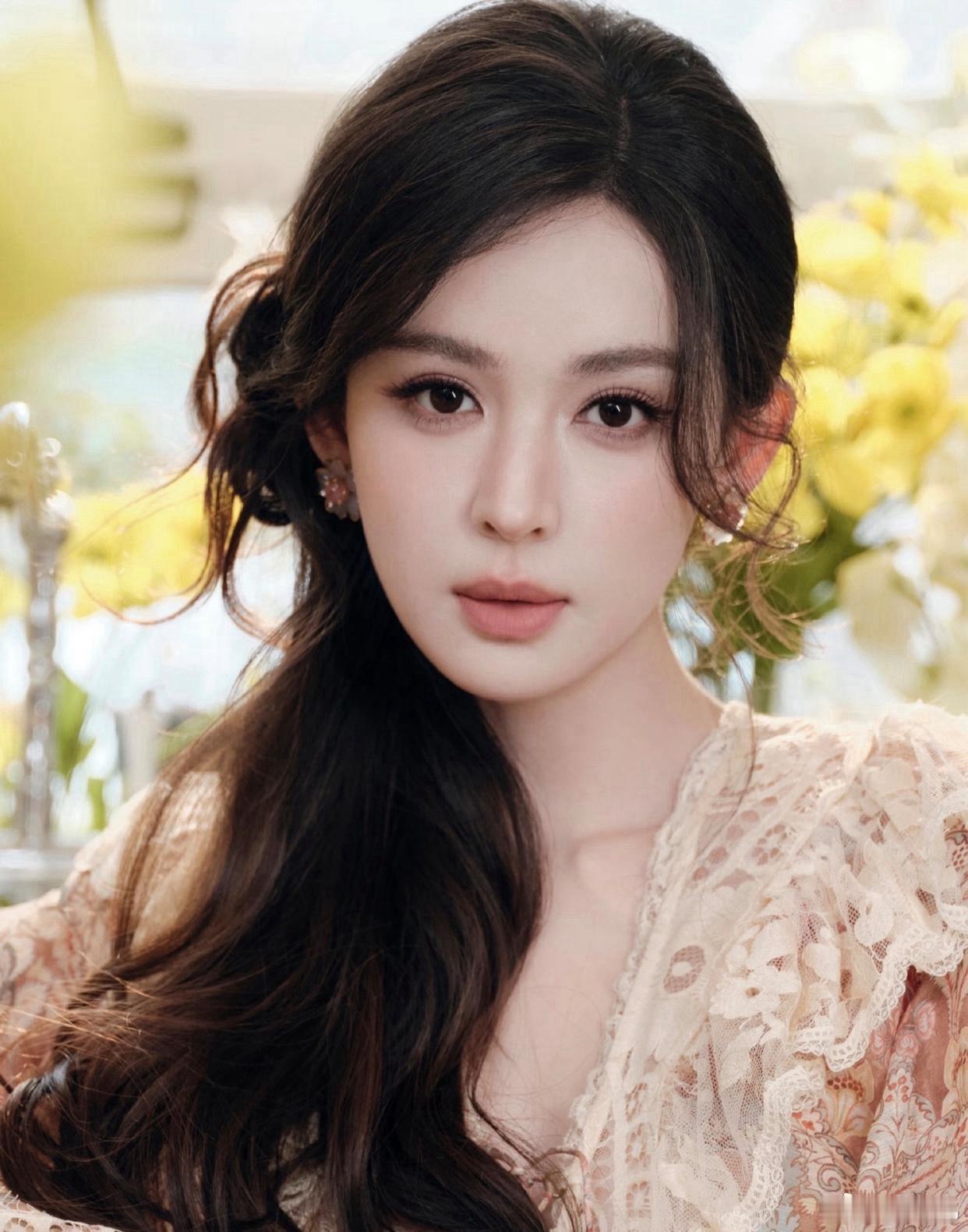 1.古力娜扎完全不着急结婚，本身颜值出众十分受欢迎，身边追求者络绎不绝。2.