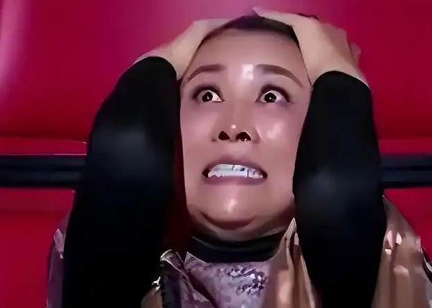 那英的报应来了！！！正所谓天道好轮回，苍天饶过谁！！当初那英在节目中疯狂di