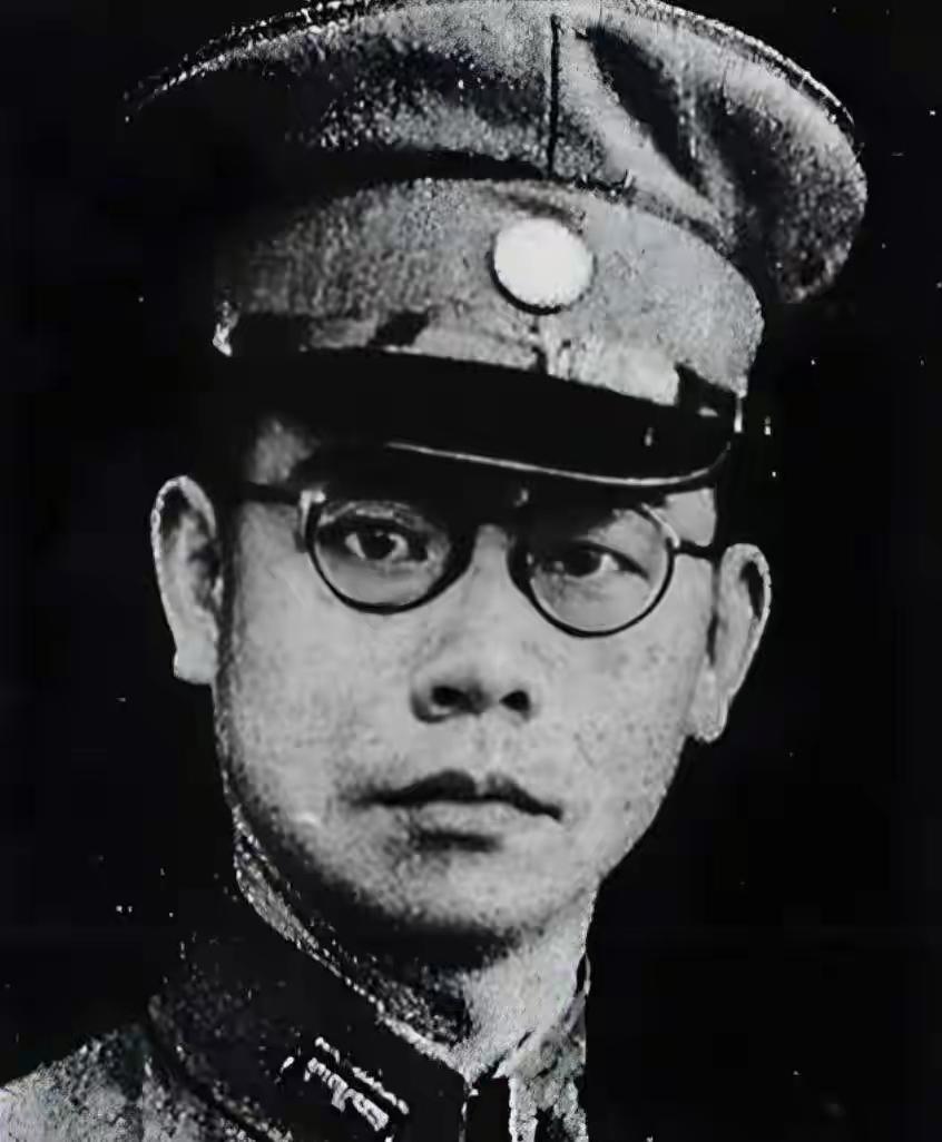 949年10月6日，吴石过五十五岁生日，那天他和家人照了张全家福，每个人都在笑，