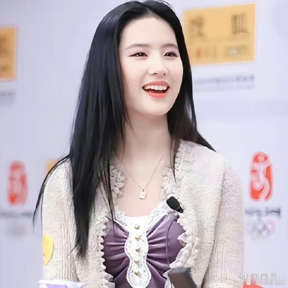 刘亦菲甜度满分！气质干净又出众，温柔得让人一眼心动，越看越喜欢～