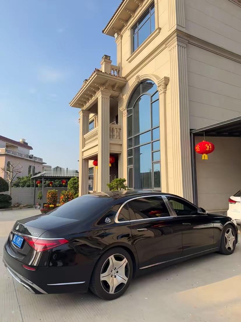 这个老板胆子太大了！一点都不晓得低调！这是福建泉州的一个小老板，资产也就一两千万