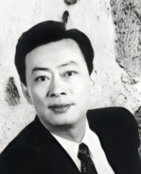 1984年，宝贝儿子患了癫痫病，不久后，王诗槐离婚，和有智力残疾的儿子相依为命，