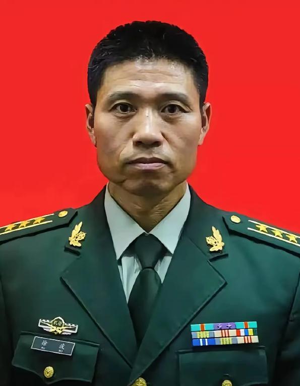 魔鬼教头——徐波，曾是武警北京总队雪豹突击队、副大队长武警十大忠诚卫士。战友