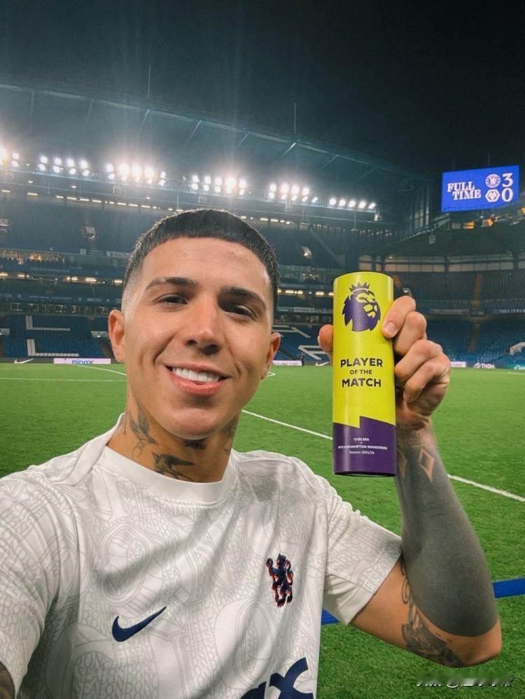 0球0助攻的恩佐却依然当选全场最佳，这就是高级货的价值!在切尔西3-0战胜狼