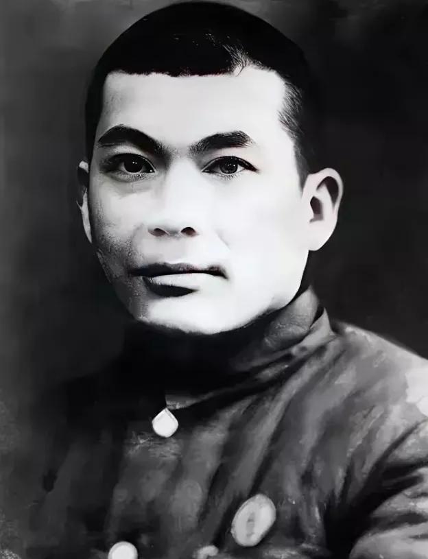 1941年，牛子龙杀掉了军统豫站站长，没过多久，上级请他喝酒，想借机除掉他，牛子