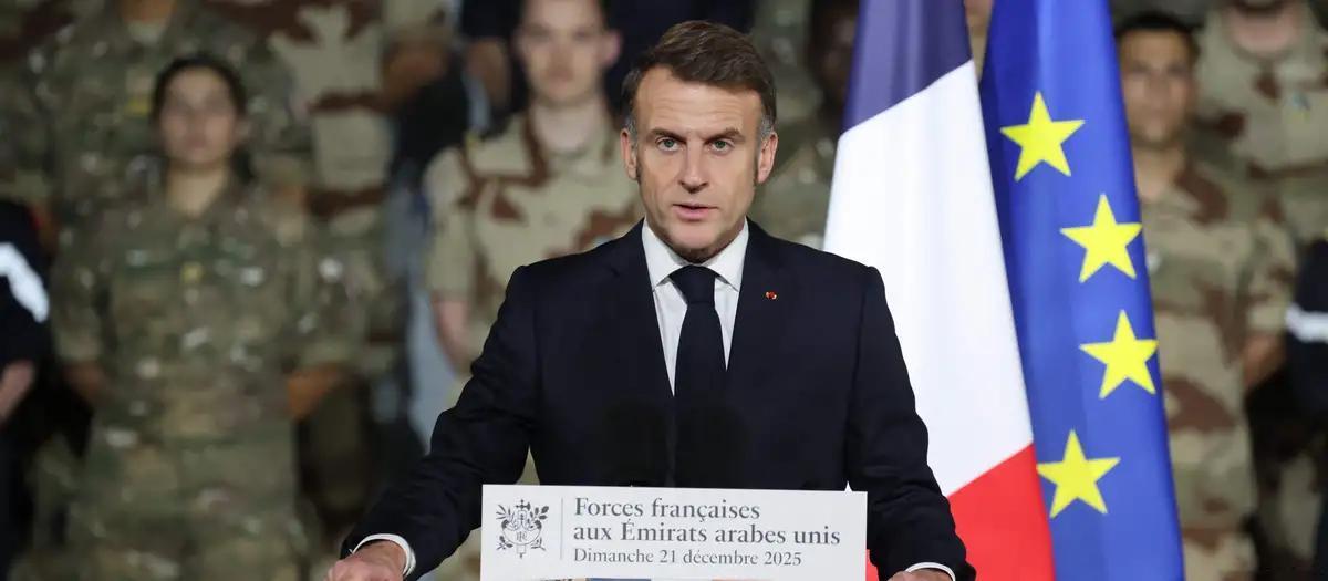 被福建舰刺激到了？马克龙正式宣布，新建航母取代戴高乐号！据法国媒体报道，马克