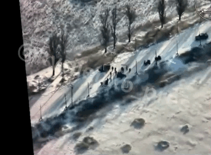 波克罗夫斯克南部，距离双方接触线7公里处的一支俄军部队遭到乌军海马斯精准命中，目