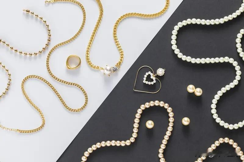 新西兰“大胃王”：吞下14万项链这操作简直“刑”。案发经过：一名32岁