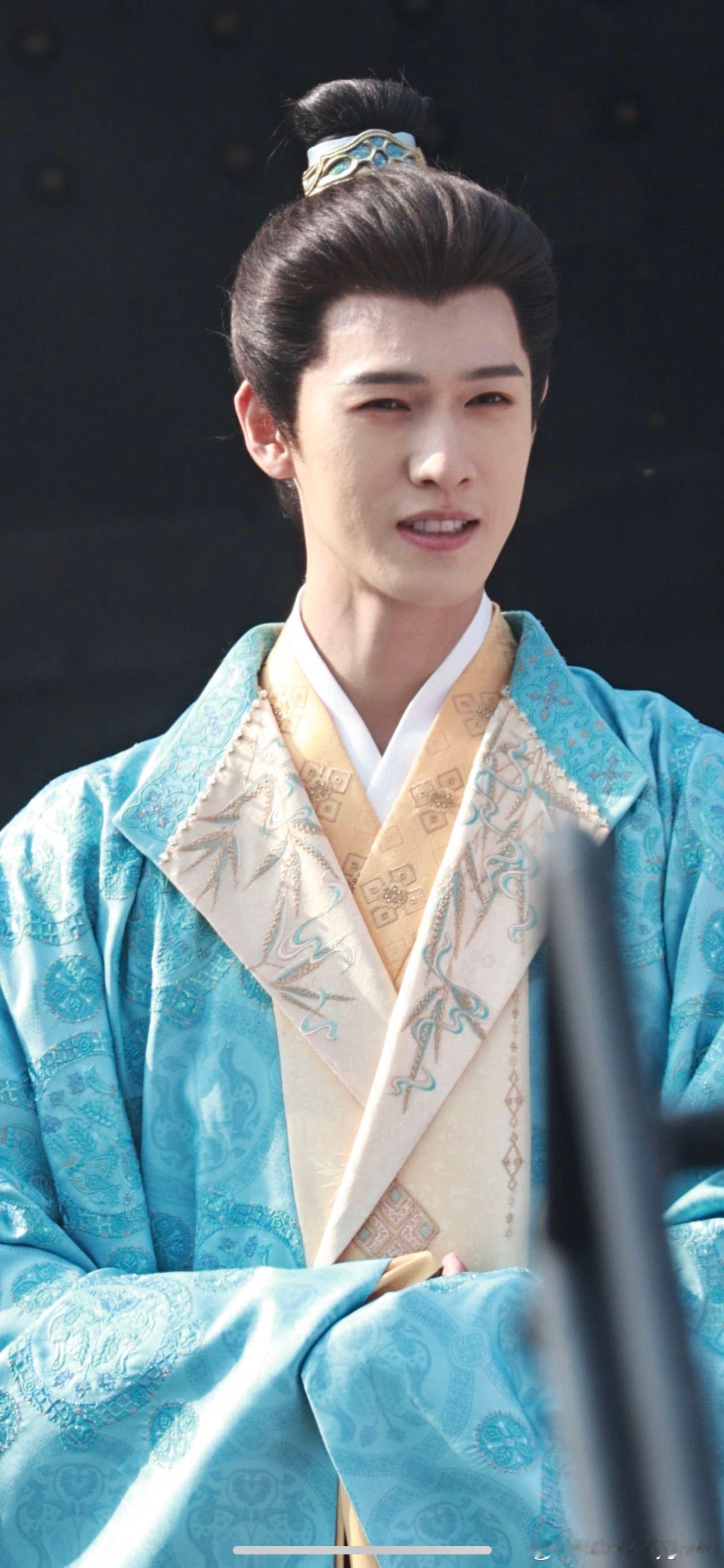 昀牵孟绕尚公主今天新衣服好搭