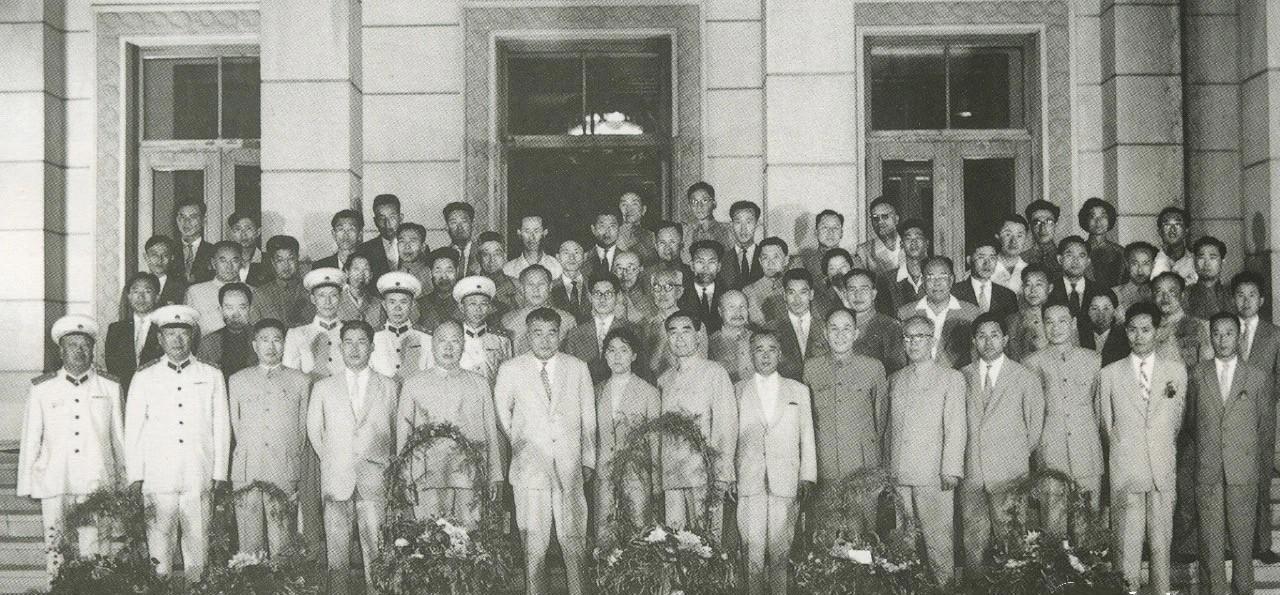 1963年6月21日晚，周恩来总理在北京为朝鲜最高人民会议常任委员会委员长崔庸健