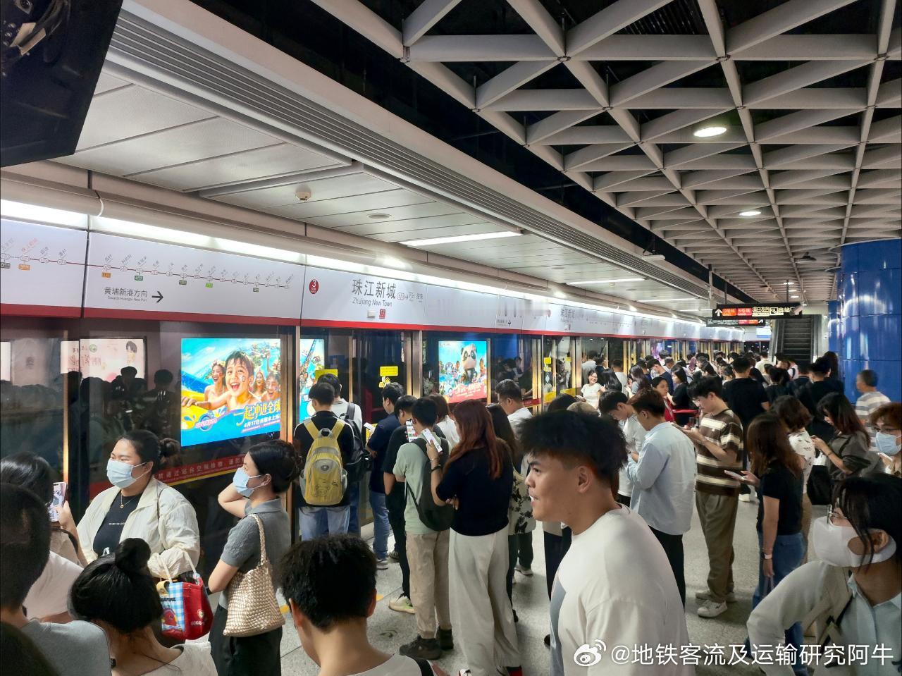 广州地铁网友：2026年5月11日（周一，广州阴转多云，22-29℃）广州地铁晚
