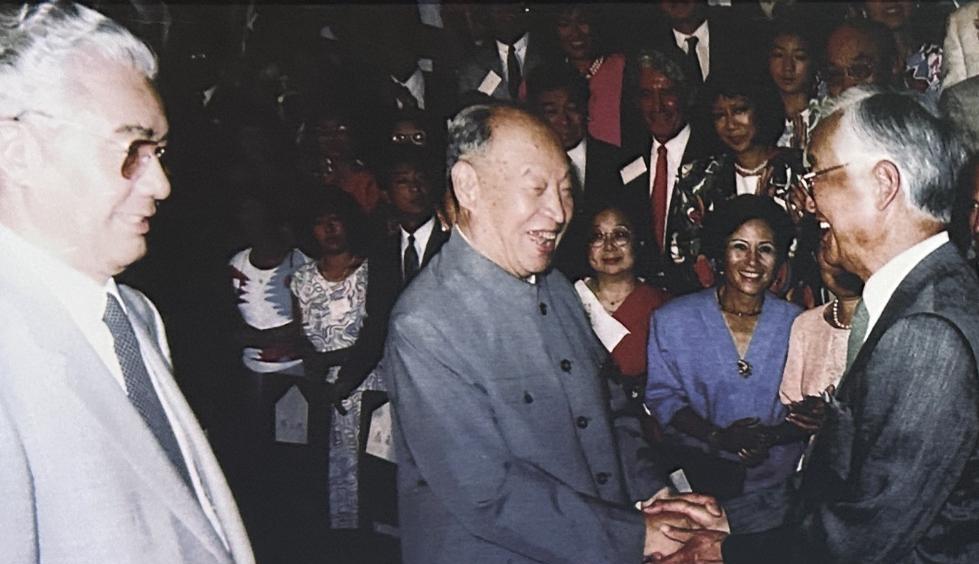 1986年，荣氏海内外亲属约200人集体回国观光，受到彭真等领导人接见，是空前的