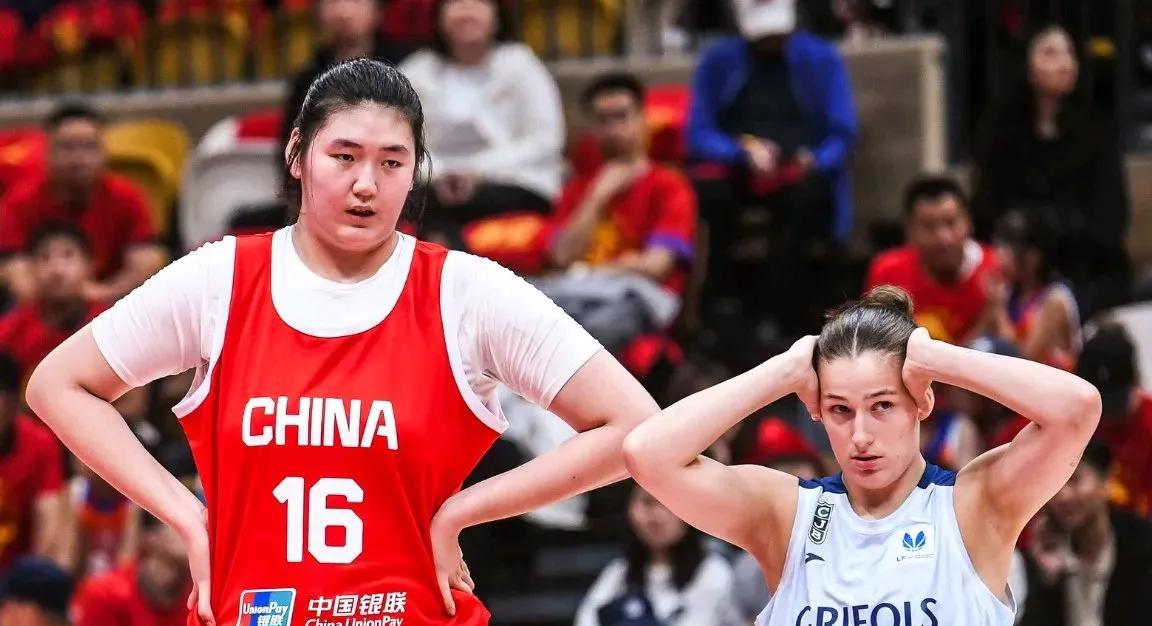 女篮如何继续提升一，张子宇需要继续练级，成长速度太慢；二，要挖掘好的后卫，特别