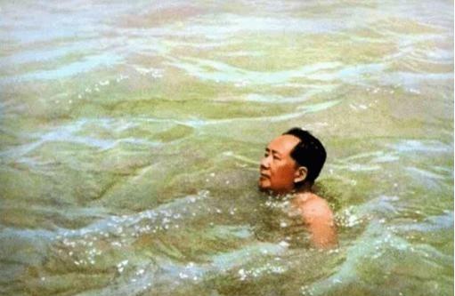 “谁都能游黄河，唯毛主席不能！”1947年，毛主席登山游览，正准备下黄河游泳时，