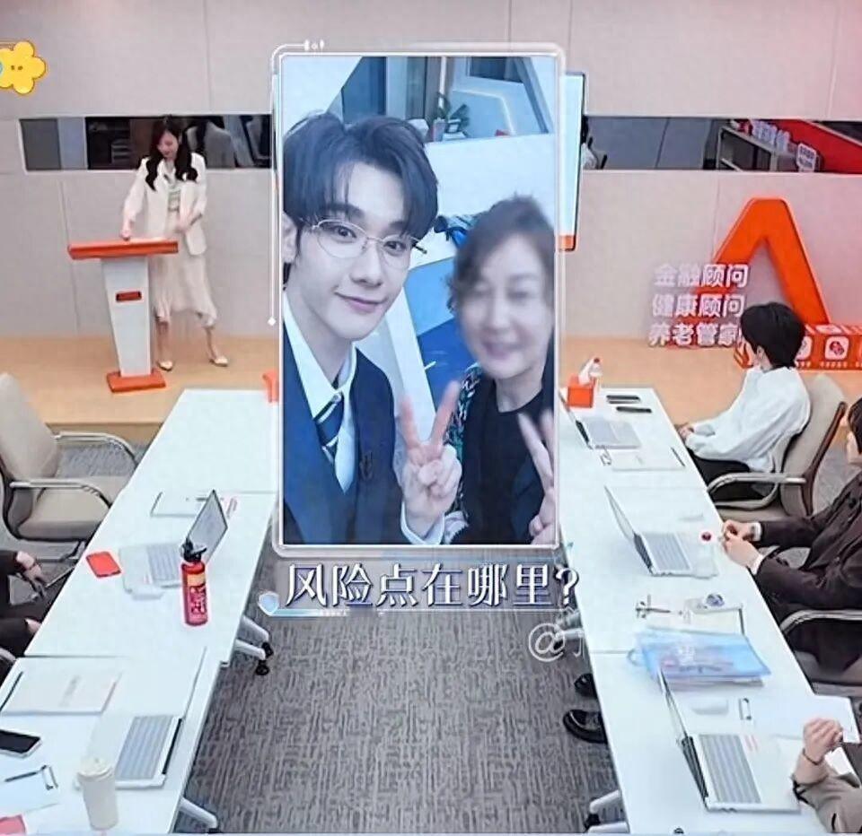 爱拍照比“耶”的注意了！专家实测发出预警：1.5米内高清镜头下的剪刀手，足以被技