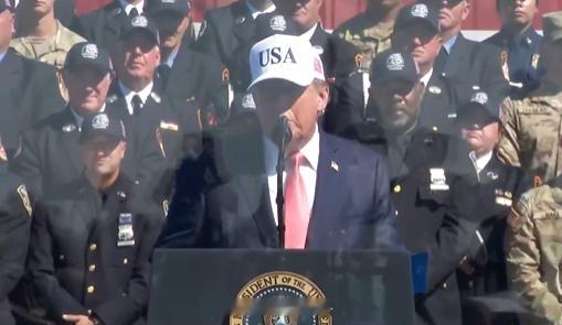 唐纳德·特朗普声称他在9/11事件中被从废墟中救出：“两个消防员，高大强壮的家伙