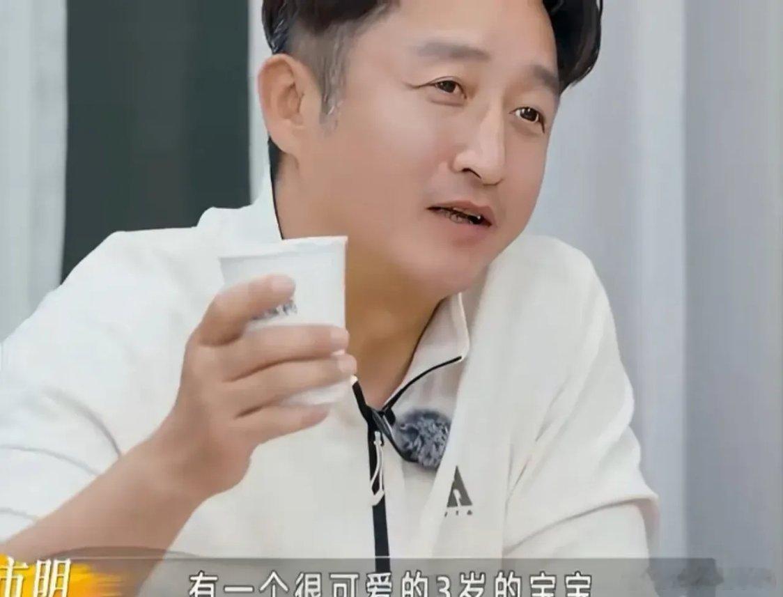 李维嘉堪称邹市明一家的“贵人”，这段渊源在《姐姐当家》节目中被邹市明亲口揭开。他