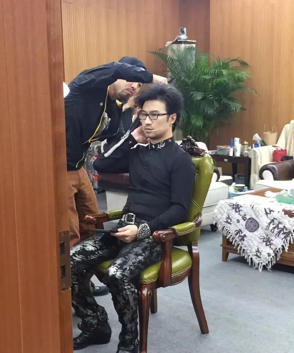 怎么会有这么土的人[汗]
