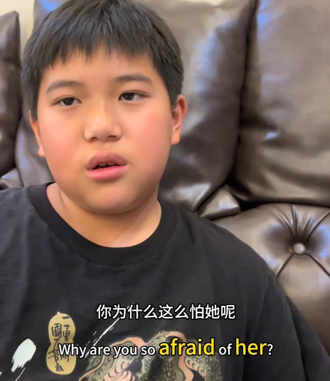 后备箱男孩在回到妈妈身边后，终于可以控诉爸爸和后妈了，他的每一句话，听着都让人血