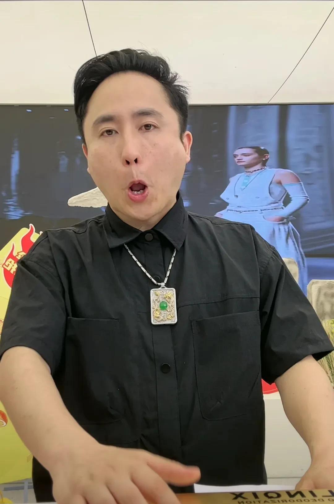 不是因为给老公散打开专场，称他背着自己乱搞，现在正在收集证据，证据确凿就让他净身