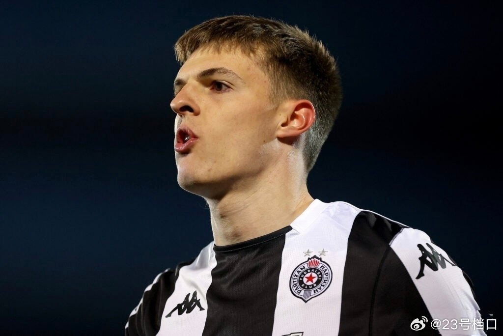 【官方】AC米兰很高兴地宣布，从2026年7月1日起将会以永久转会的形式签下球员