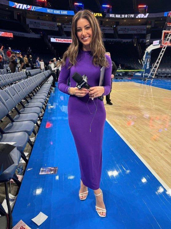 NBA一些美女记者，你喜欢哪一个？我先来，第四个[doge][doge]​​​