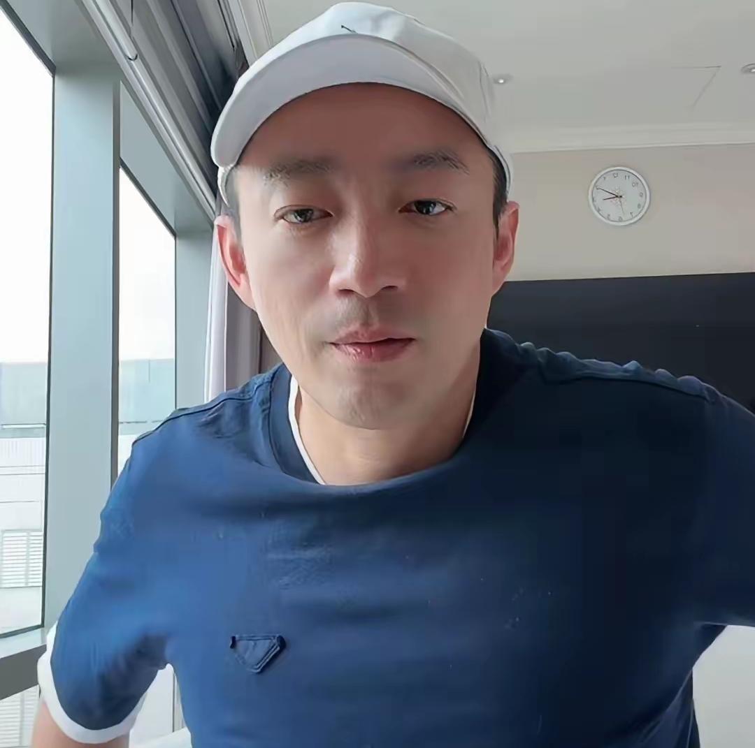 当年王思聪一句“兜里有几个钢镚，就充当富二代”经典言论，狠狠打脸汪小菲；，如今汪