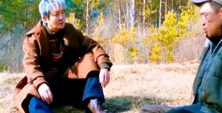 他打架肠子流出来，医生用一截狗肠子给他接上了。所以，他叫“狗肠子”。《老舅》