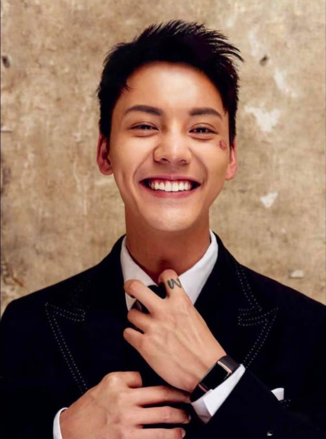 1、胡歌接受采访时被问和年轻演员合作的感受，他直言：有点危机感，我觉得现在年轻的