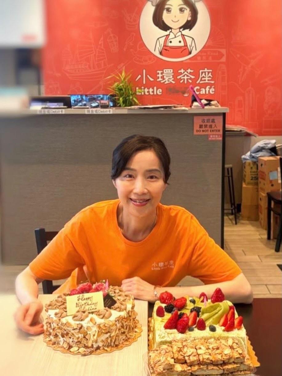 谭小环晒54岁庆生照​​​