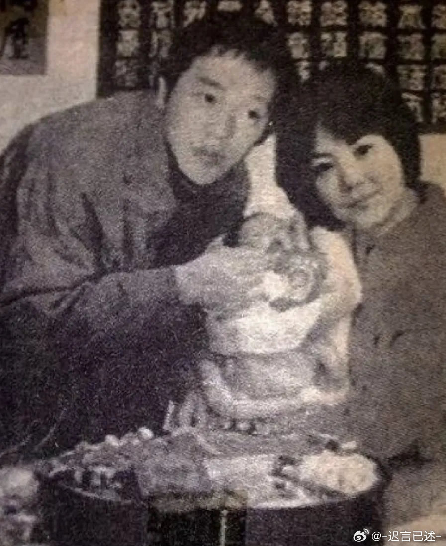 窦唯爱王菲也是爱的奋不顾身。两人蜜糖时期，窦唯曾坦白讲：生命中除了音乐，王菲是最重要的，她可以调动他