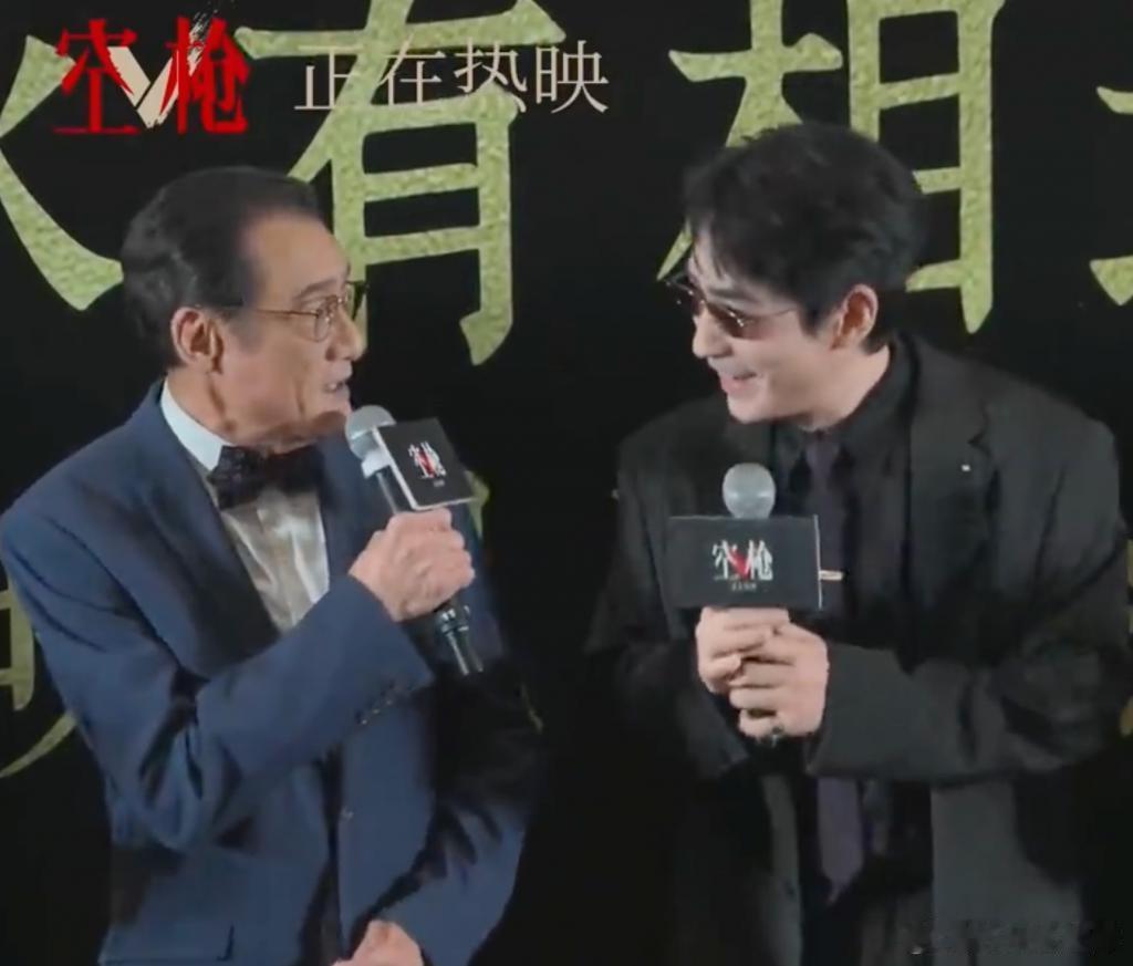 梁家辉喊朱一龙强哥《空枪》广州首映礼诞生出圈名场面。朱一龙饰演悍匪万梓强，角色外