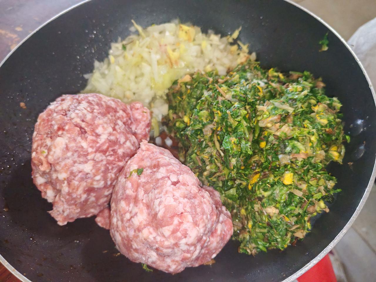 今天晚饭，我和老伴包的蒲公英馅的包子和饺子。有个好妹妹说：“姐，你做一期用蒲