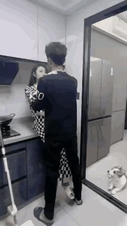 一点眼力劲都没有，这一巴掌打得不冤[捂脸哭]