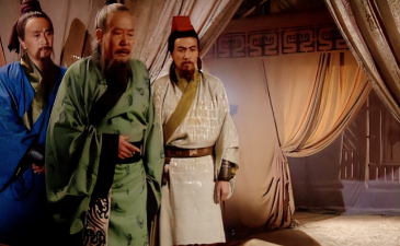 234年，诸葛亮在北伐途中，病逝五丈原，刘禅大惊，翻箱倒柜好不容易找出诸葛亮生前