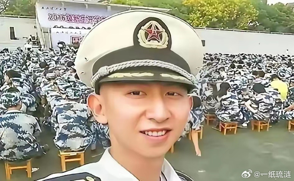 “海空卫士”王伟烈士的儿子王子，在母亲阮国琴的悉心教育和父亲战友们的呵护下，已成